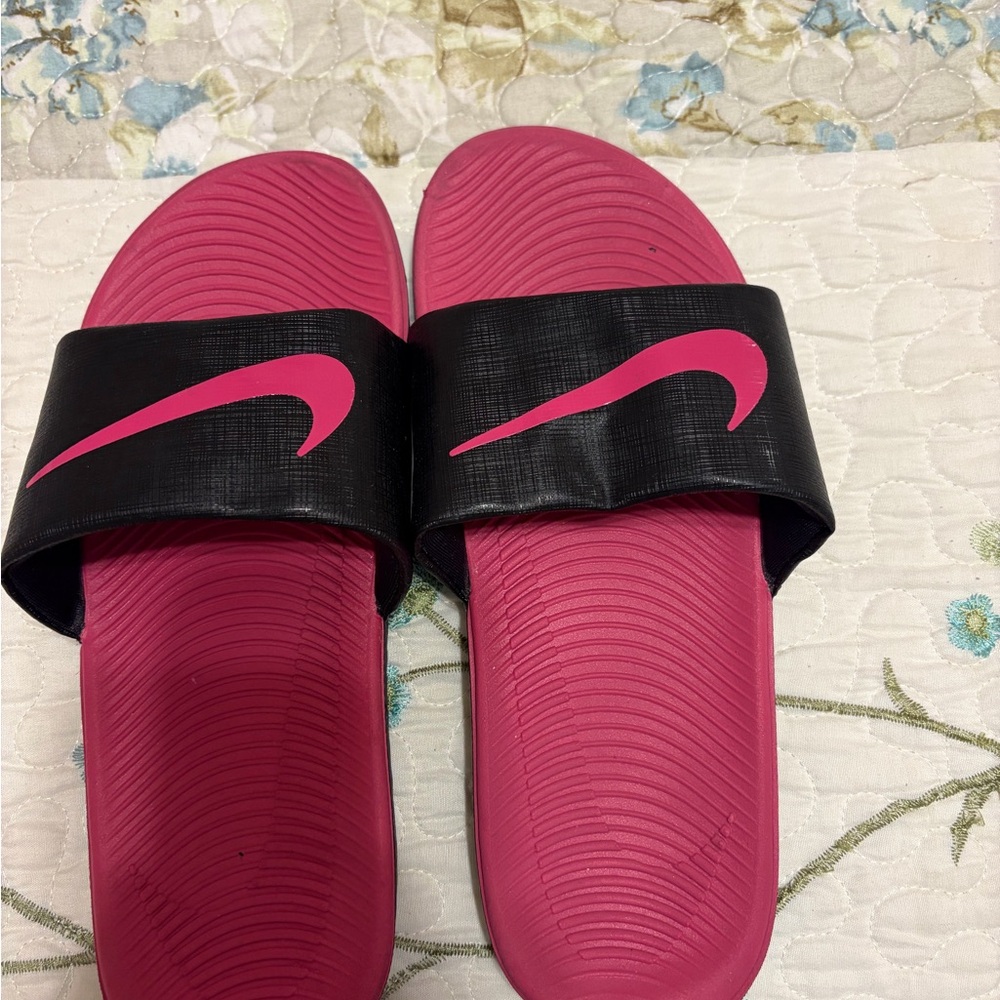 Nike Women's Black and Pink Sandals